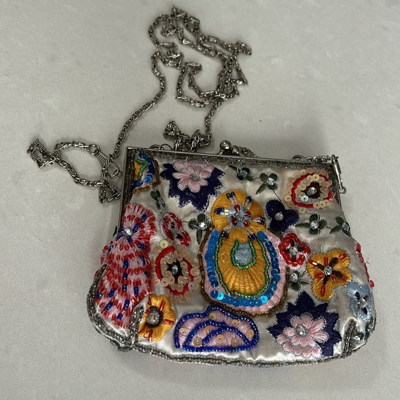 Passport beaded small bag with satin lining crossbody silver chain - Picture 2 of 14